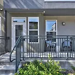Escape At A Stylish Apartment Near Downtown