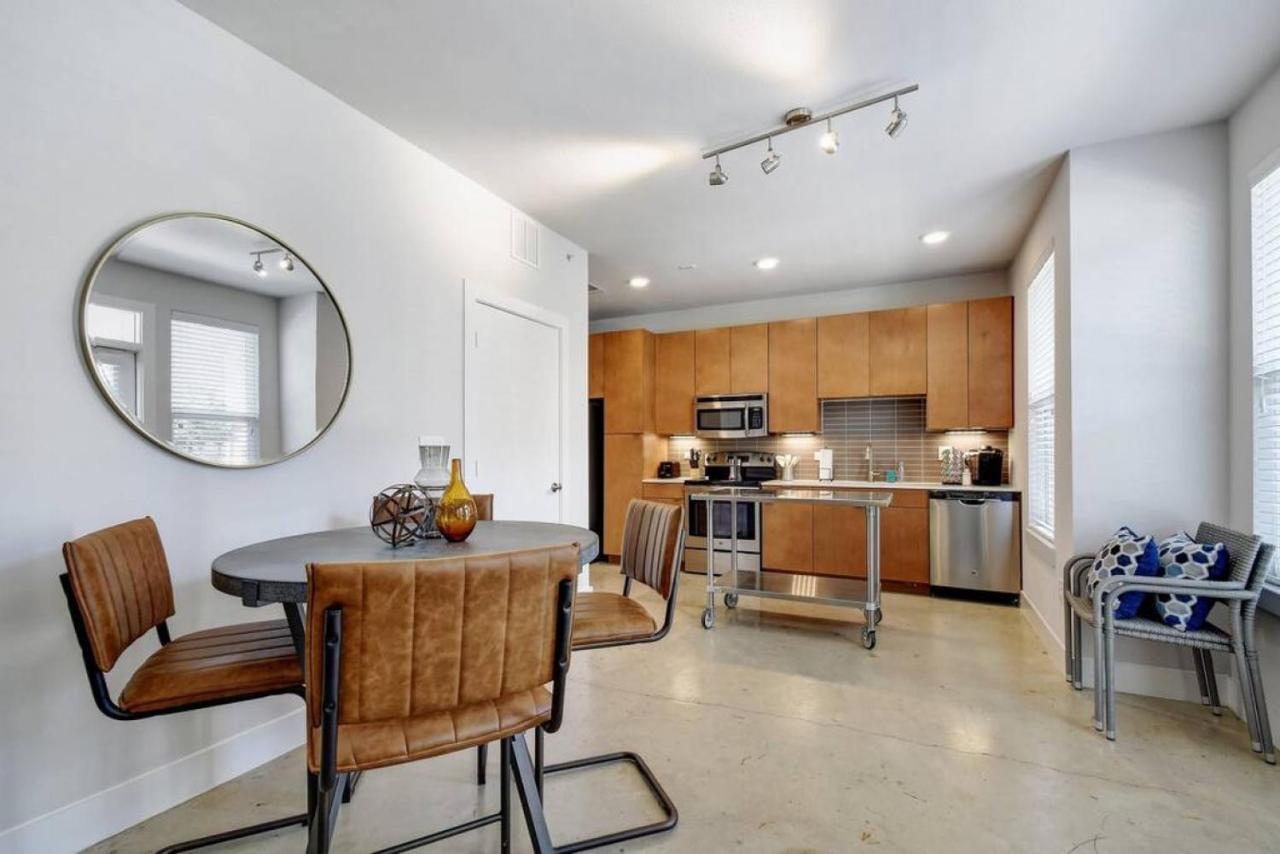 Apartment Escape At A Stylish Near Downtown