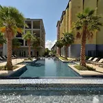 Escape At A Stylish Apartment Near Downtown